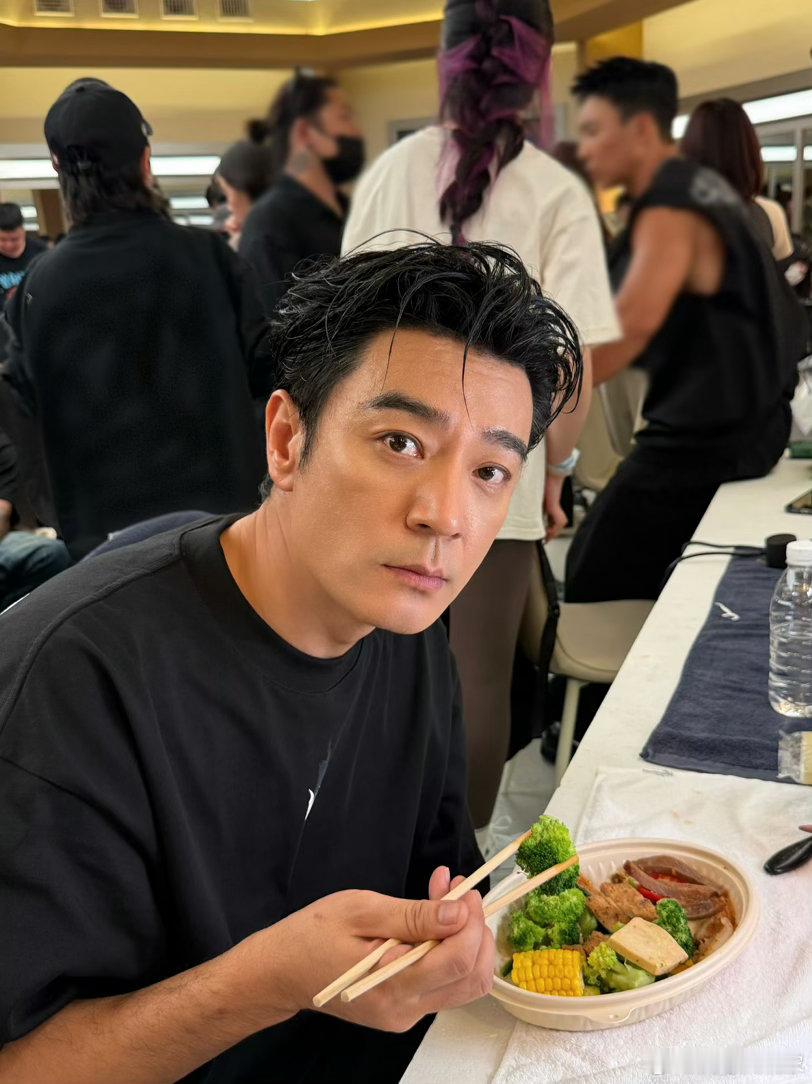 李光洁披荆斩棘一公组队李光洁一公组队披荆斩棘来到一公组队，李光洁面对选组从容淡定