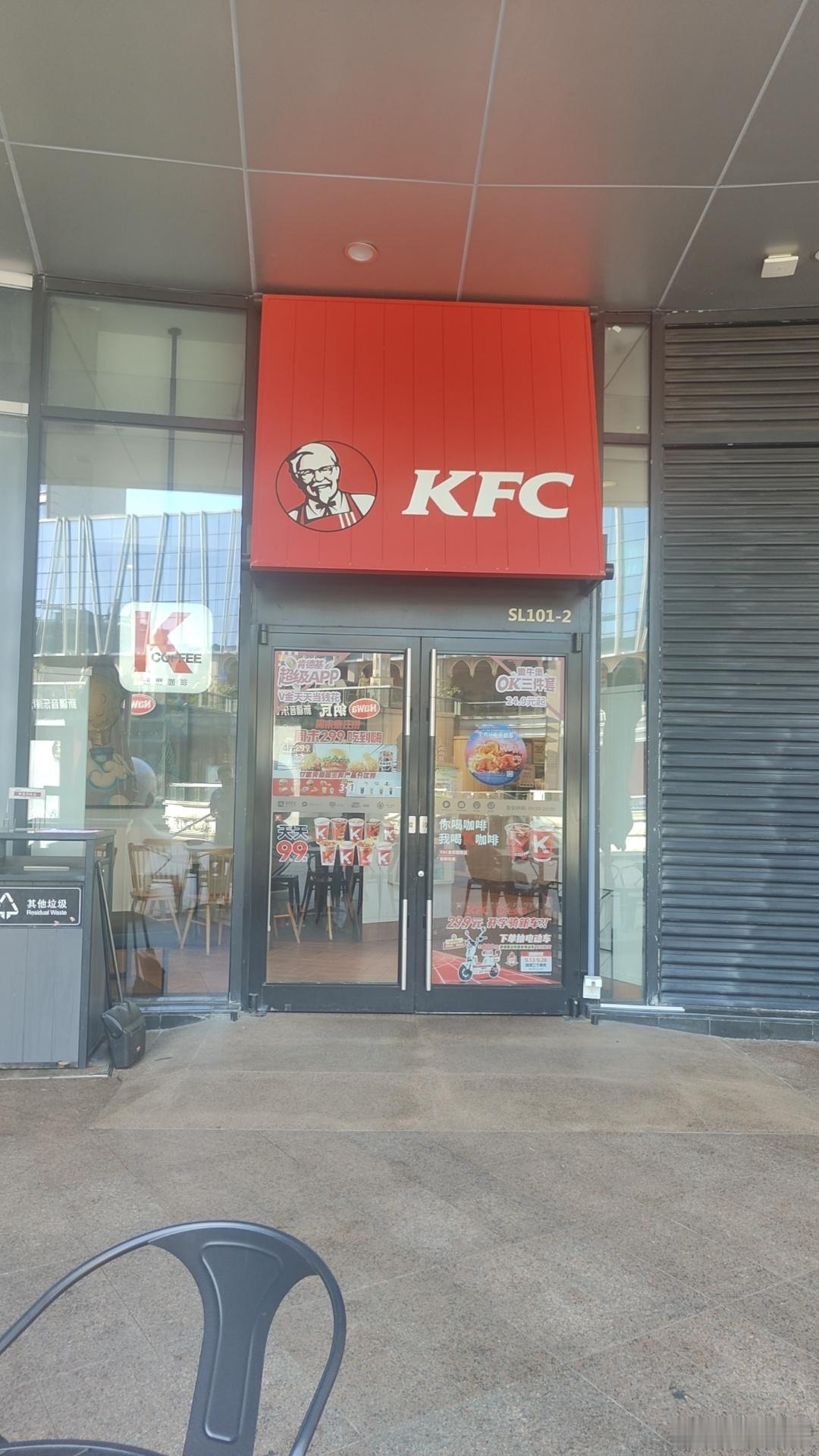听听温特怎么说 看第一场《731》，来早了商场肯德基都没开门。 ​​​