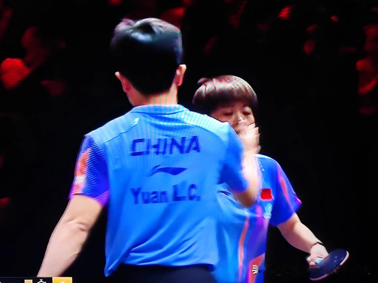 WTT中国大满贯赛，王艺迪和袁励岑搭档的混双，在第一轮差一点儿就被弗朗西斯卡/迪