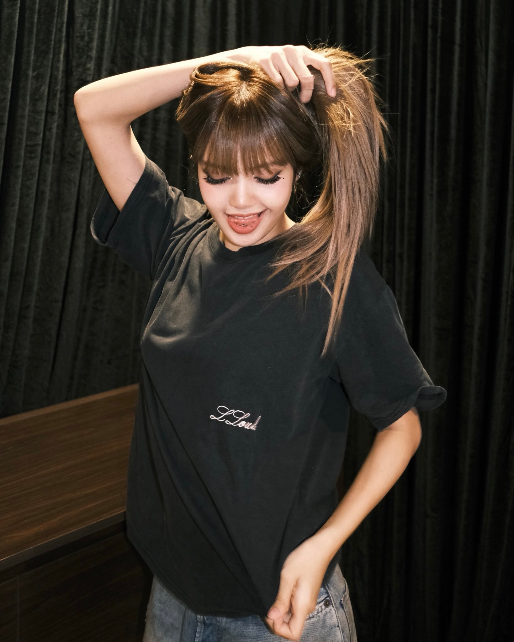 251107 LLOUD更新Lisa周边相关🎁“真诚的祝您节日快乐🤍。202