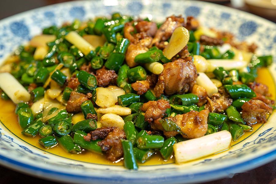 吃万里路田锅锅探店  壁山是美食集中营！因为我们只有俩人用餐，在田院农家(秀湖鹭