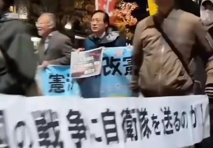 日本民众跑到中国大使馆道歉，这事儿挺值得说道。6月15日，大批日本民众聚集在中国