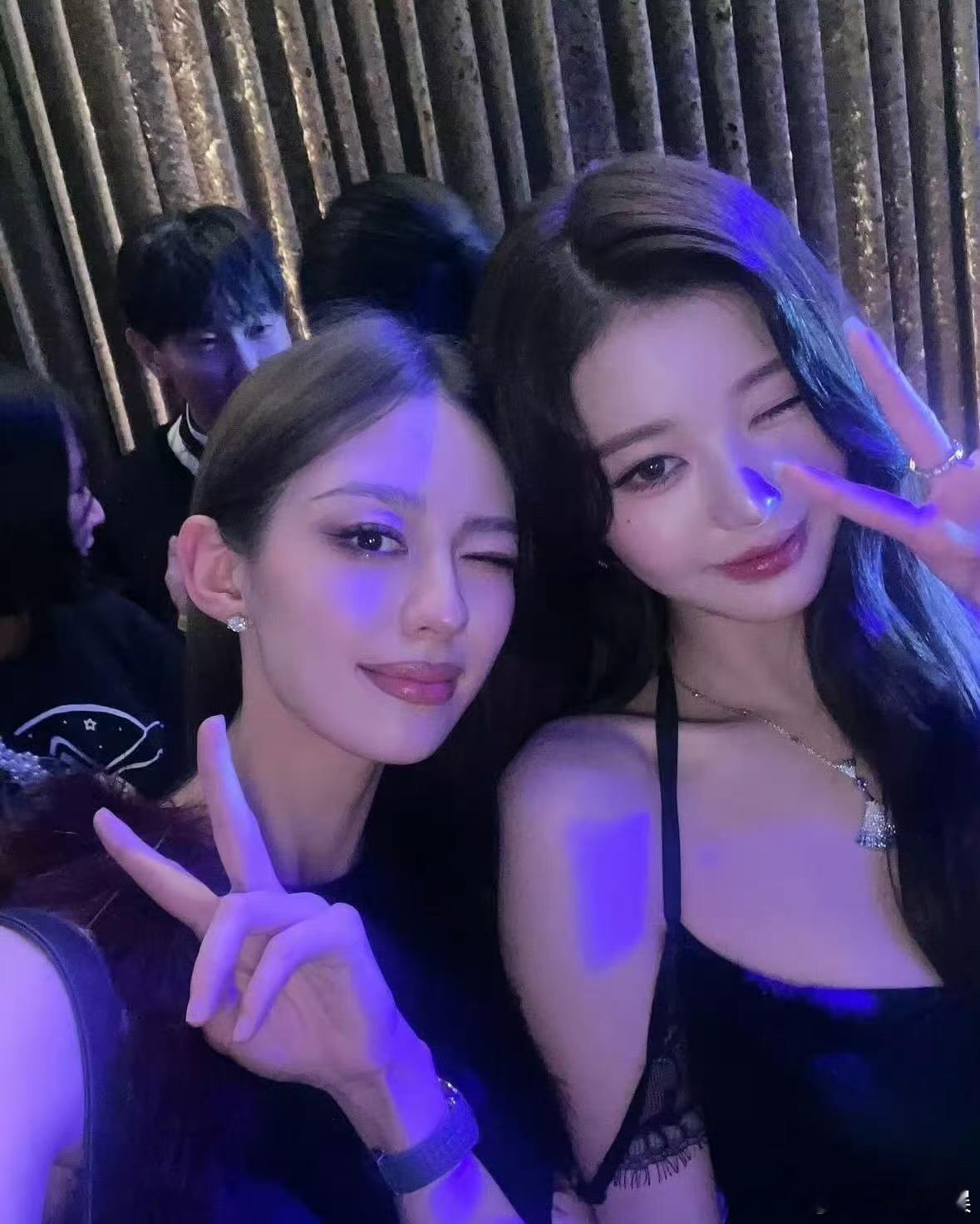 张元英吉娜合照，好看，