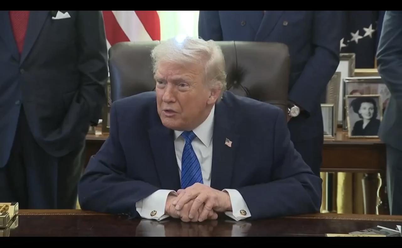 记者：你为什么要起诉美国国税局？

特朗普：你是哪个媒体的？

记者：ABC新闻