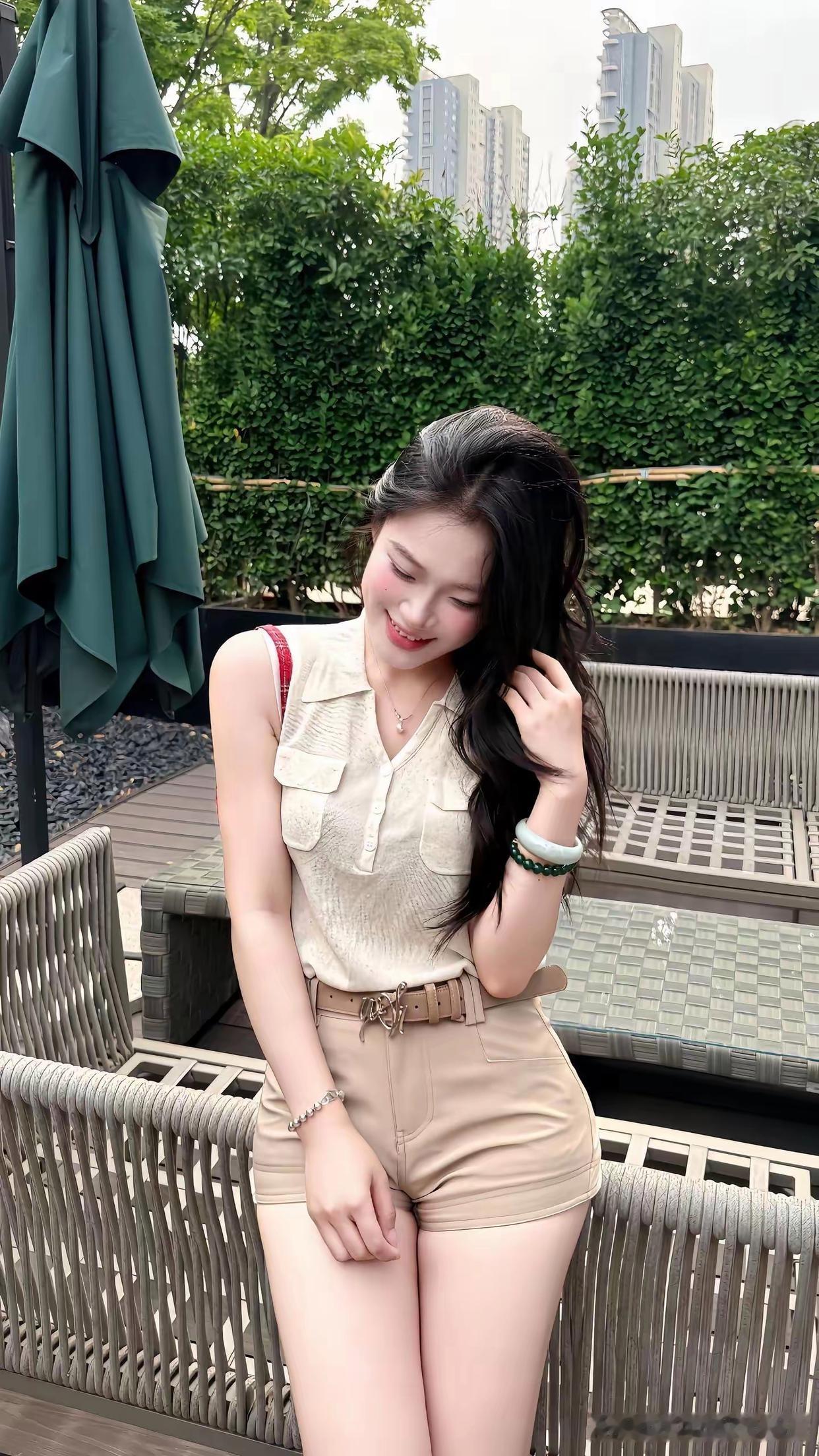 夏日清新穿搭，轻松漫步在绿意盎然的户外