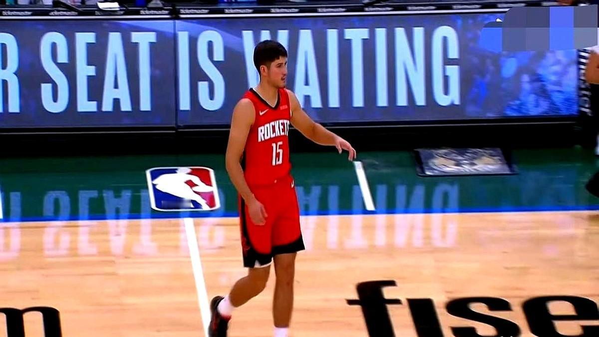 乌度卡最后一分钟换人，雄鹿直接断电。

这操作太不讲理了。

还剩55秒，火箭落