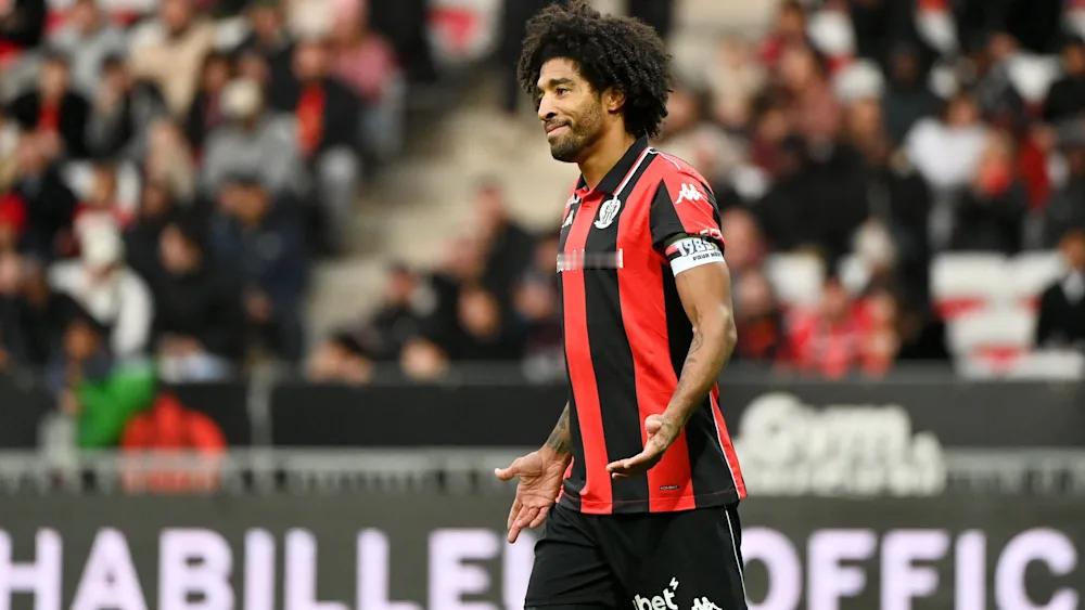 丹特，欢迎回家！42岁的丹特将在今夏正式退役，进而回到拜仁并接过二队的教鞭，现任