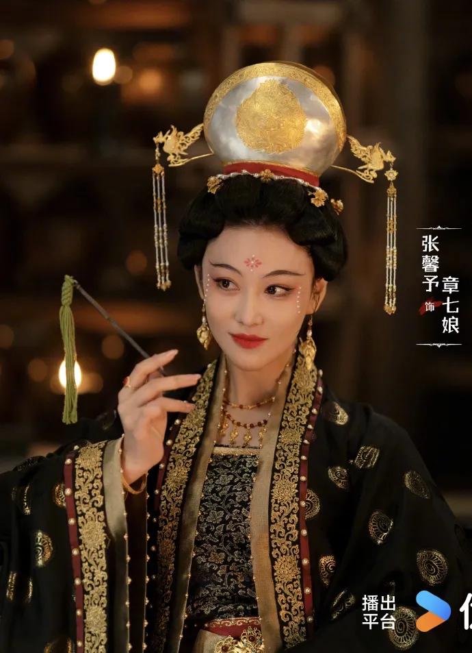 年薪15万，少吗？
西安很多人的工资只有不到五千啊！
还不是双休，还要加班，
节