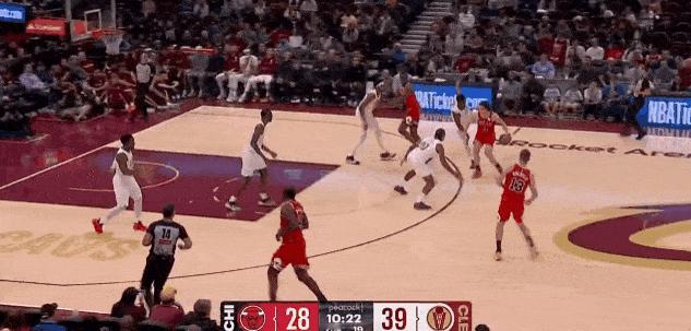 传的太妙了！吉迪真是物超所值！
在今天NBA季前赛公牛对阵骑士的第二节比赛中，吉