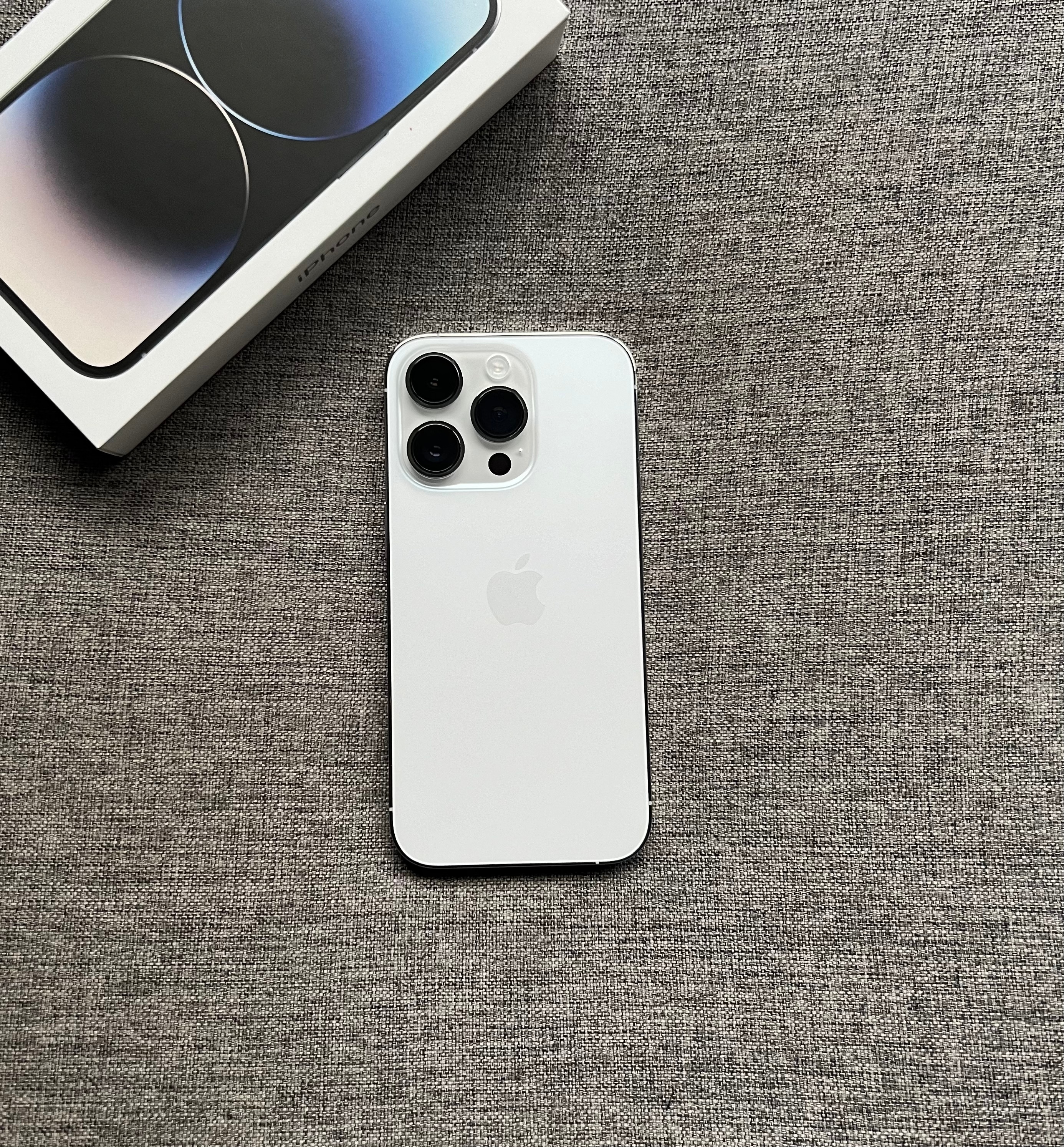 国行iPhone14 Pro 256G 银色，屏幕完美，中框轻微划痕，电池效率8