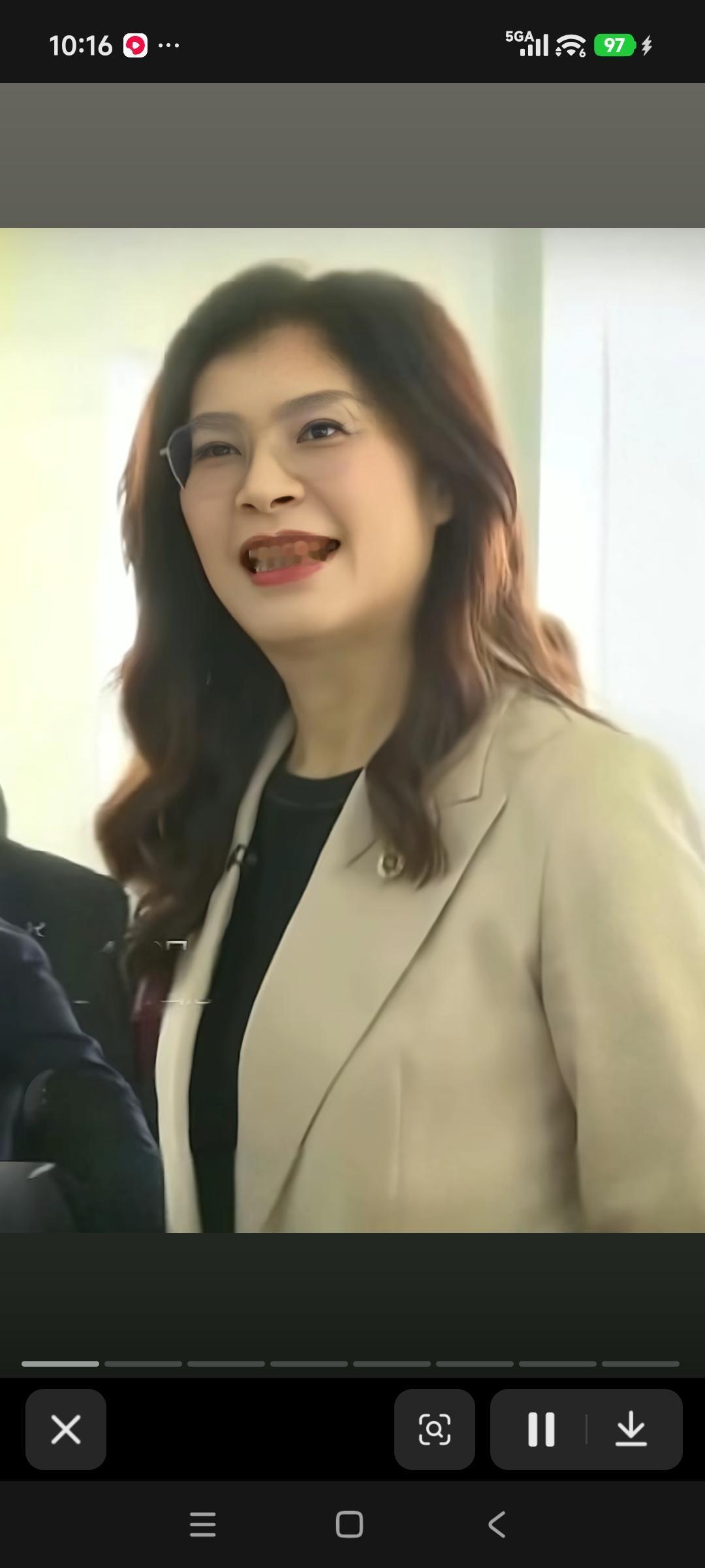 在政治立场上，郑丽文坚持“九二共识”，坚决反对任何形式的“台独”。她多次表示“台