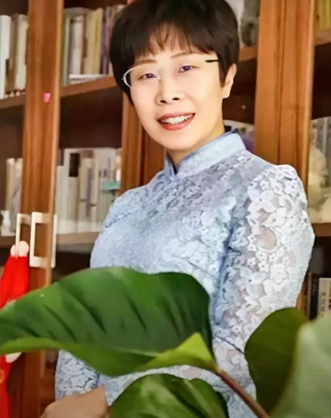北大才女蒙曼50岁至今未婚，朱迅icon问她：“你最想嫁给谁？”谁承想，她脱口而