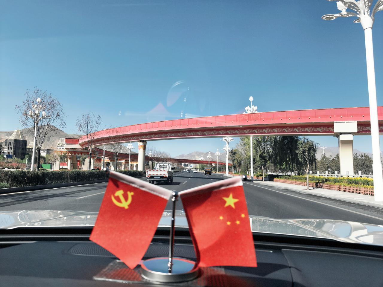 向2026年红色自驾之旅第十四站出发[ok]
拉萨市的发展，标准、高度、成熟、前