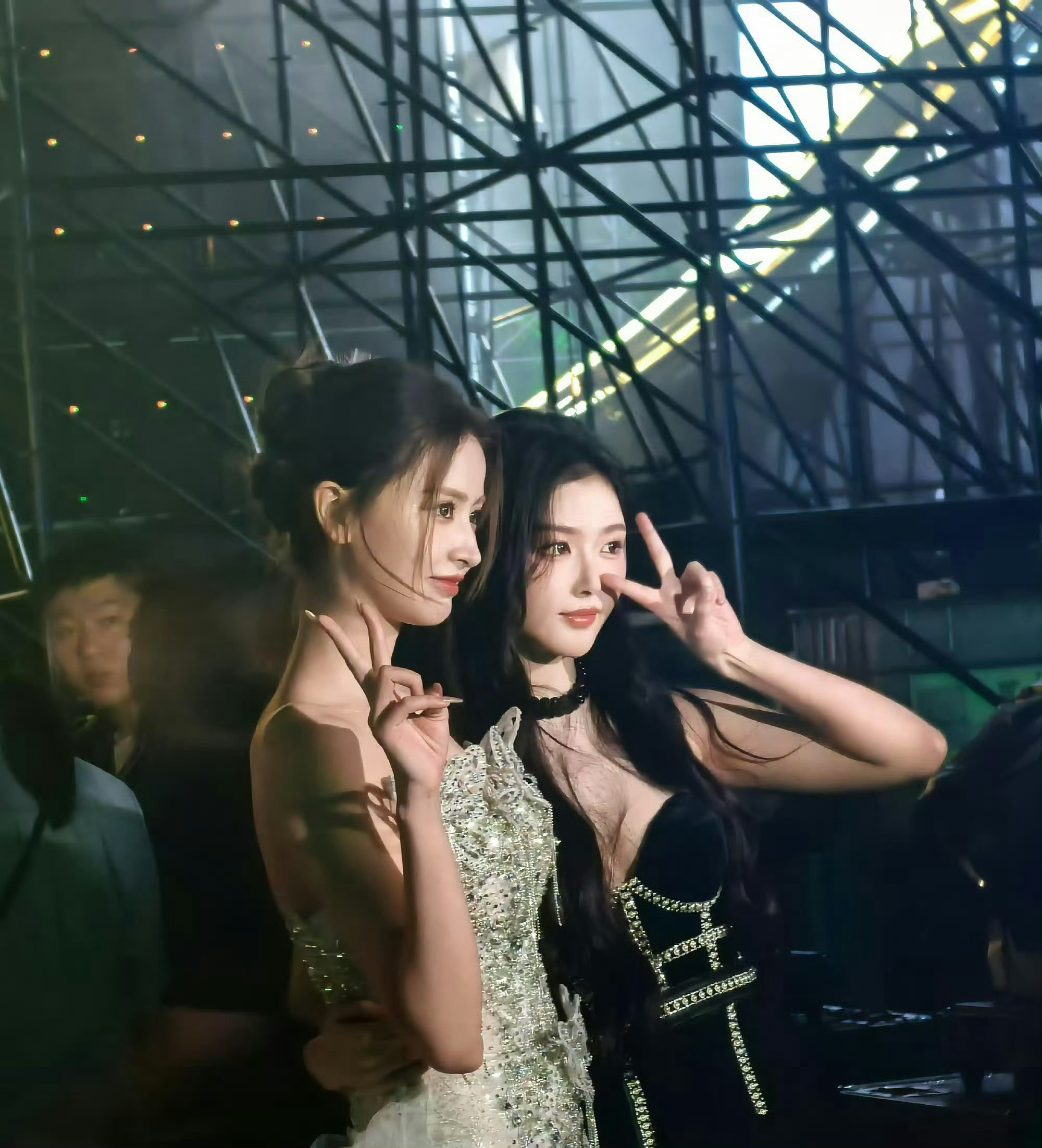 等到了！！！！金孔过年了🎉 ！呜呜呜今夕是何年啊！终于看到两位美女的新合影！[