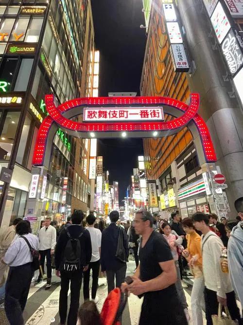 那些润去日本的人，天塌了。当发达国家的滤镜碎掉的时候，连跑你都来不及。日本正在被