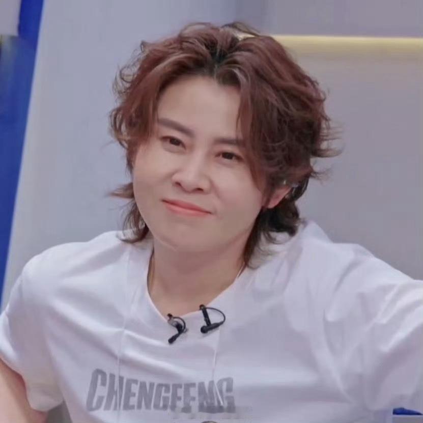 王濛看李小冉二公小考的表情王濛看李小冉小考一脸欣慰老母亲既视感，进步超明显，狠狠