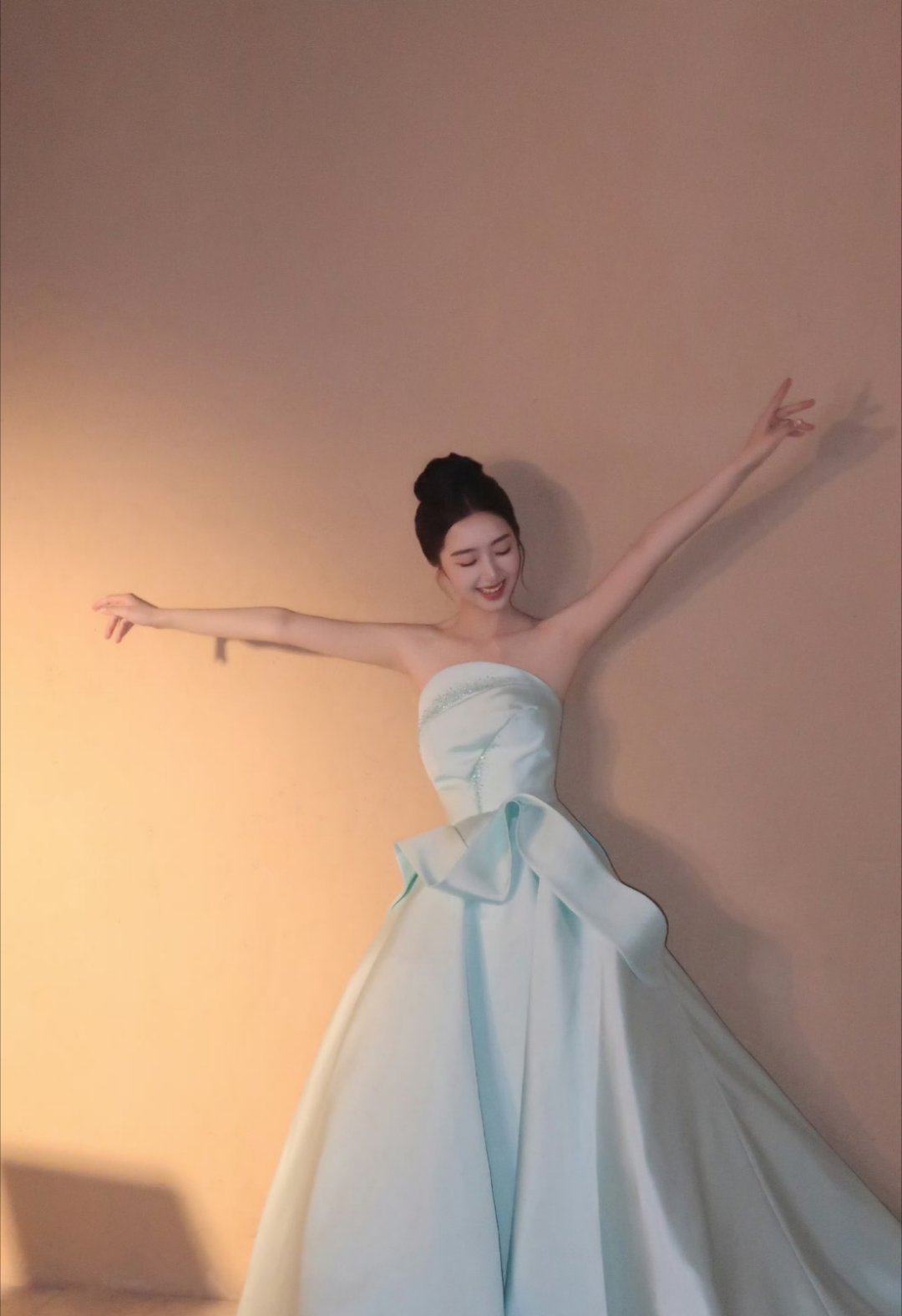 邓恩熙真的好适合这种温婉的造型，期待与国剧盛典的再次相遇
