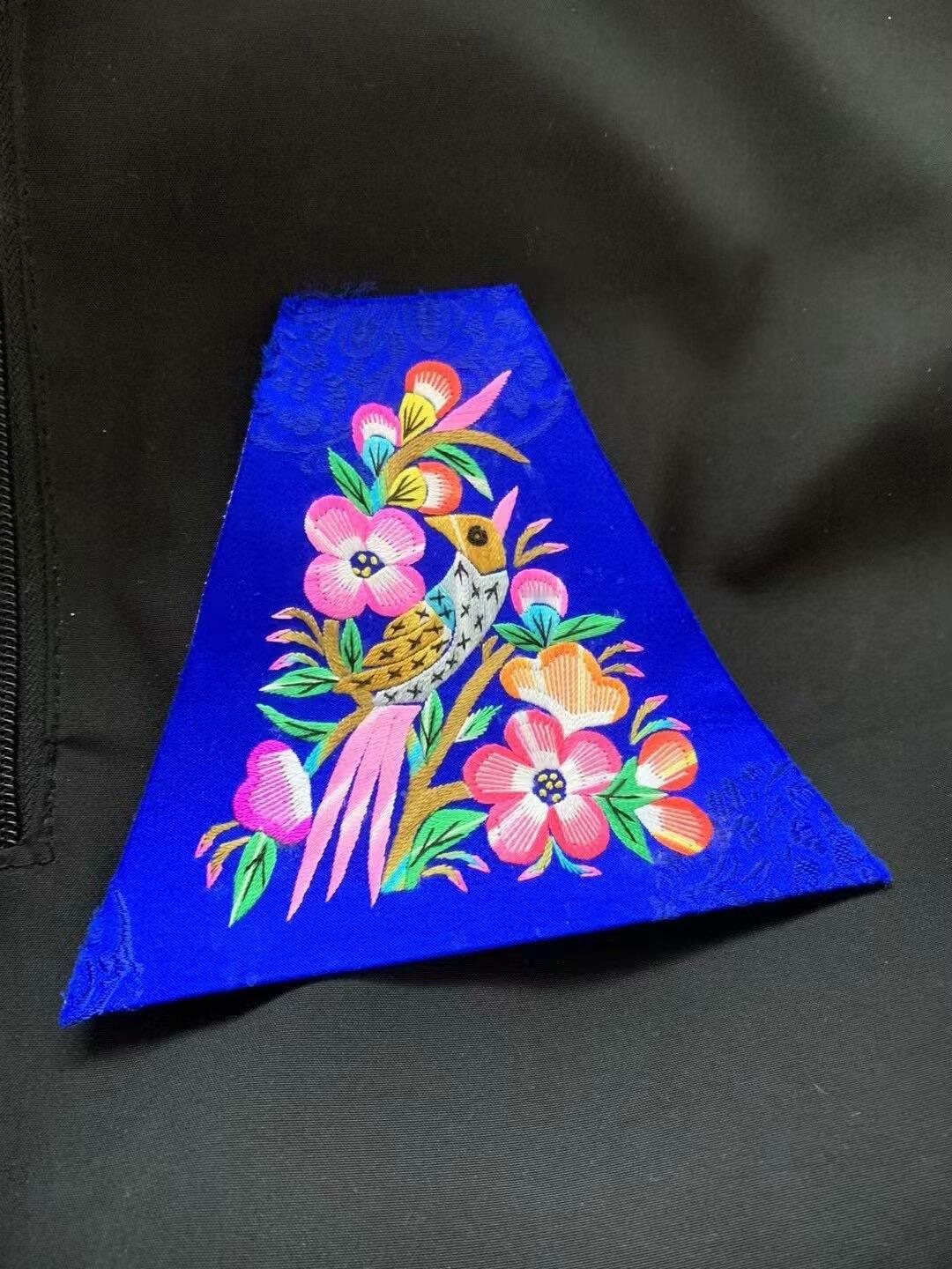 少数民族服饰 纯手工刺绣