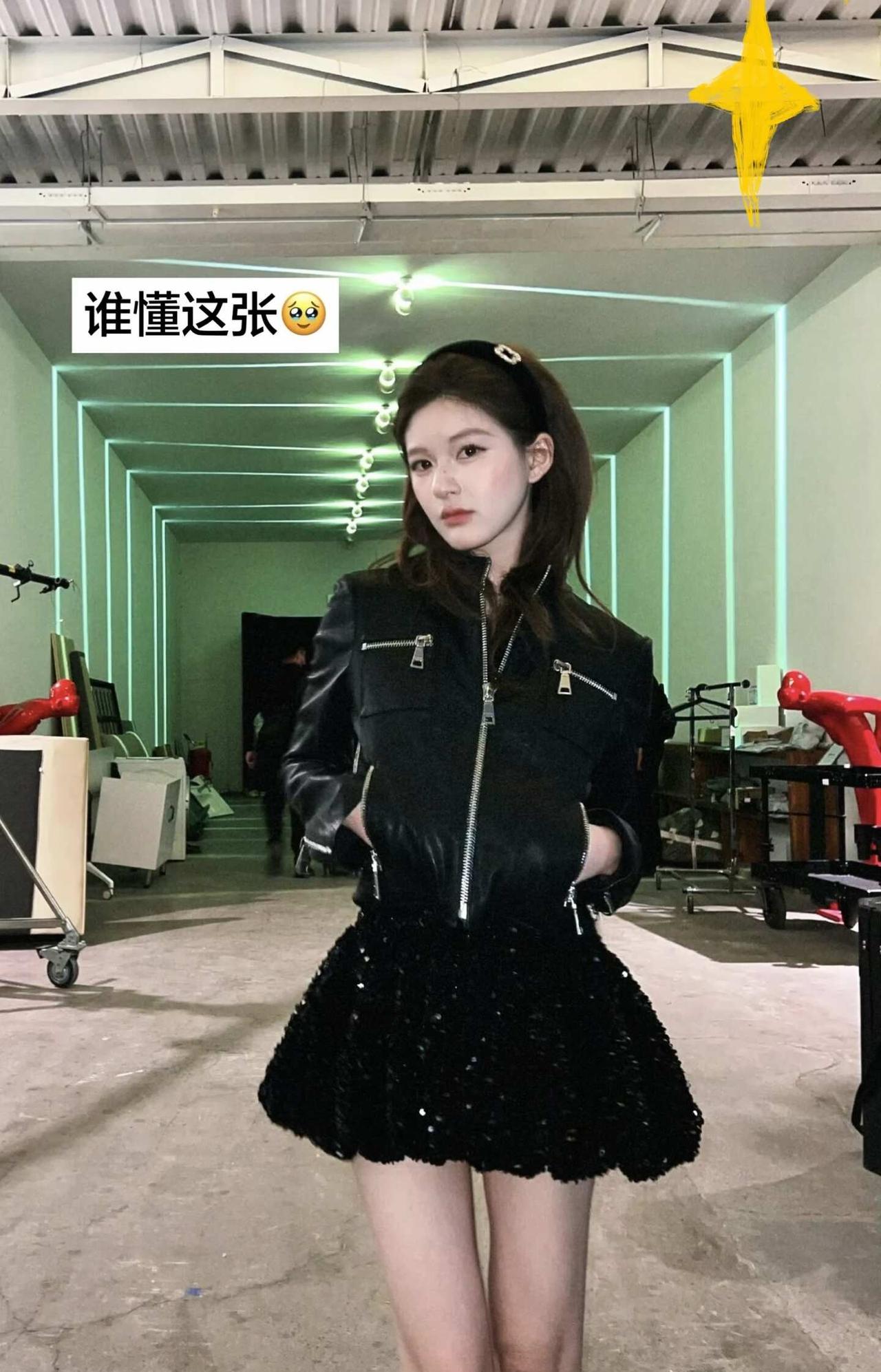 赵露思这张真的好好看！🧡💛
努力去见她 女明星 氛围感之神 任何风格都能驾驭