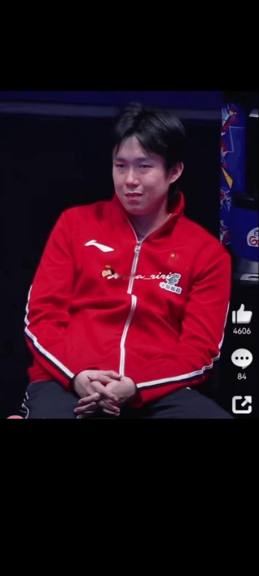 看比赛还要给你们做Popping动作的男孩太敬业了，突然在观赛席表演一段Popp