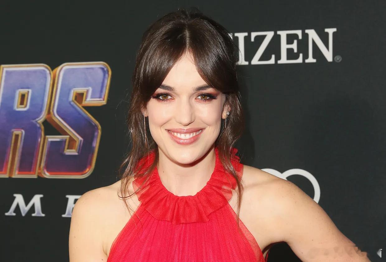 【神盾局女星加盟《超人和露易丝》】伊丽莎白·亨斯屈奇确认加盟《超人和露易丝》最终