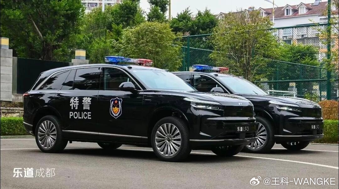 你觉得警车最该具备的能力是什么？换电速度？续航？还是可靠性？评论区聊聊！