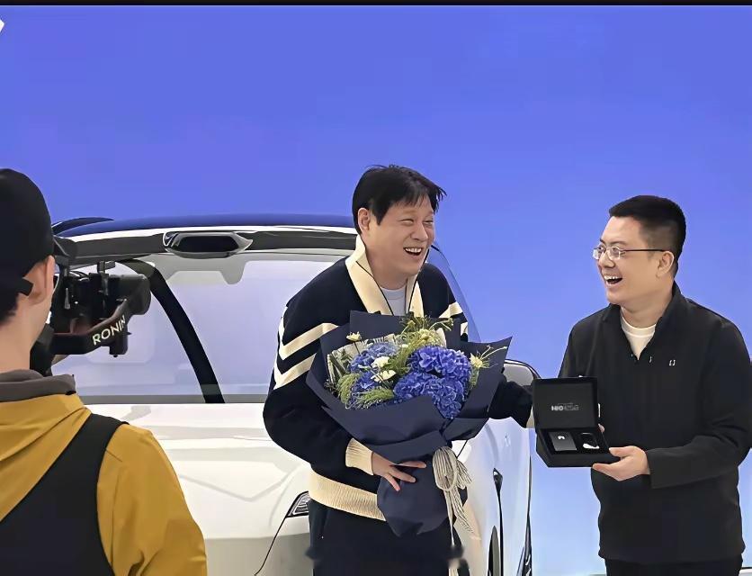 申花名宿范志毅喜提新车！可以看出申花球员对生活的追求！范志毅也是亚洲足球先生，同