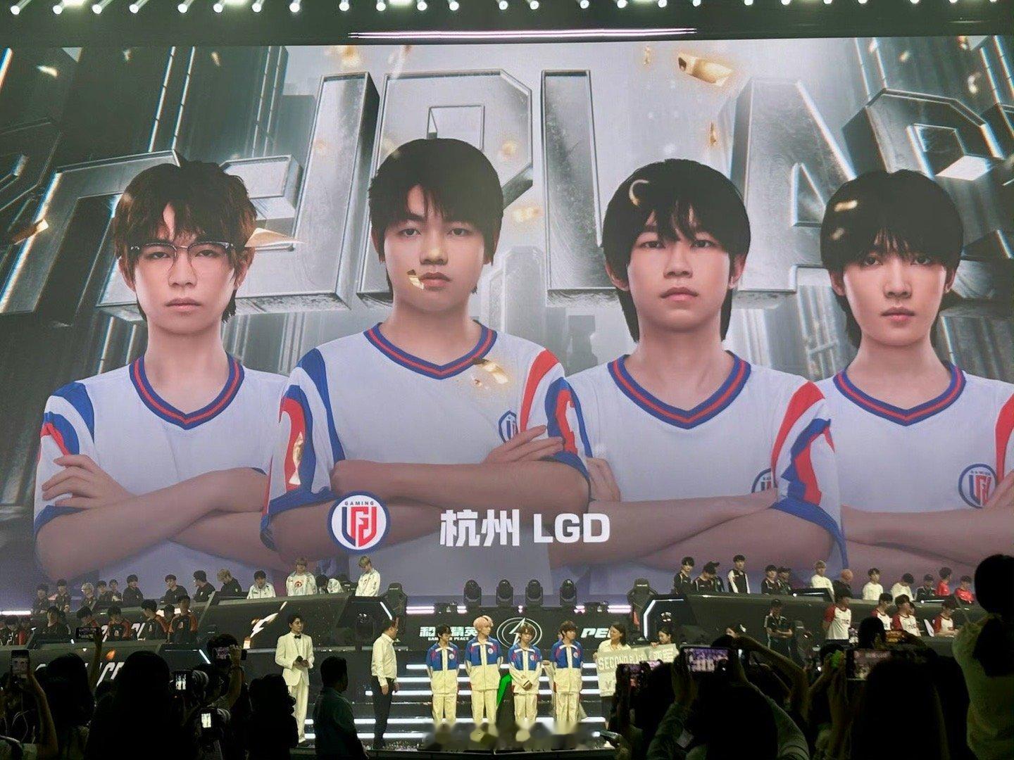 #LGD秋季赛亚军#杭州 LGD 战队荣获 PEL 秋季赛亚军，他们的精彩发挥让