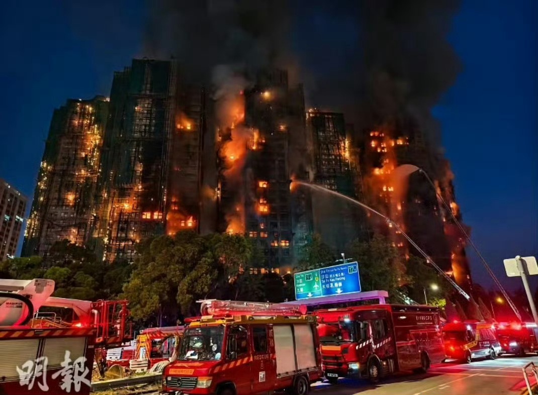 一下飞机看到新闻…香港这火灾烧的太吓人了吧！7栋楼起火…希望不要有更多人员伤亡了