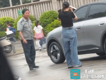 没实力还真的不要先动手，因为你不知道对方是不是还手。
不过，女子的心理素质很好，