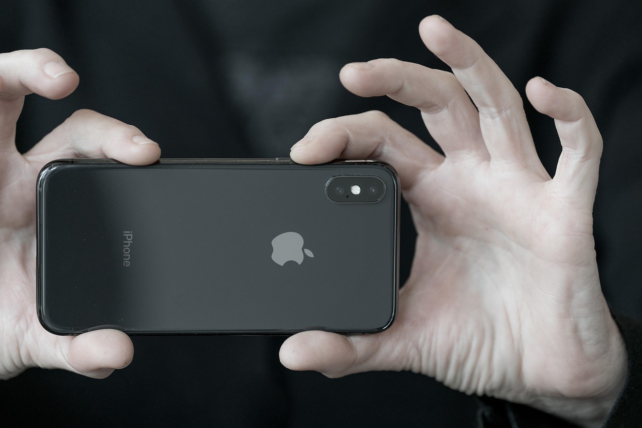 上市近一年，周销量还能稳在90万台以上，累计逼近3700万台。iPhone 17