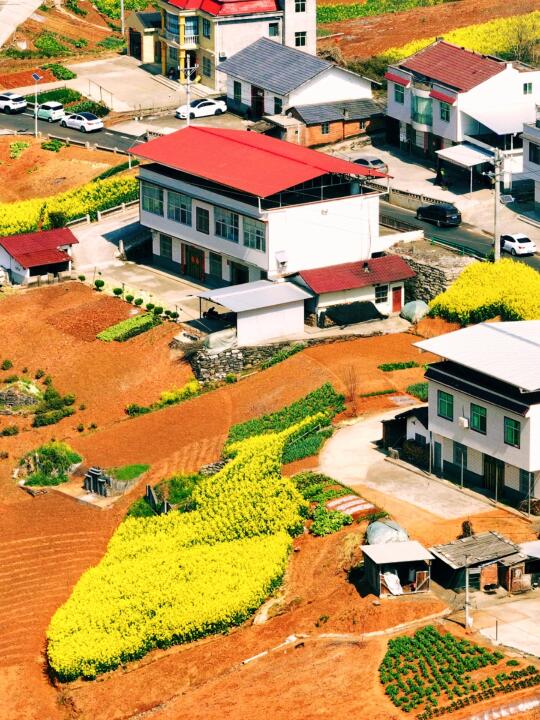 湖北版东川红土地+徽派村庄，就隐藏在竹山