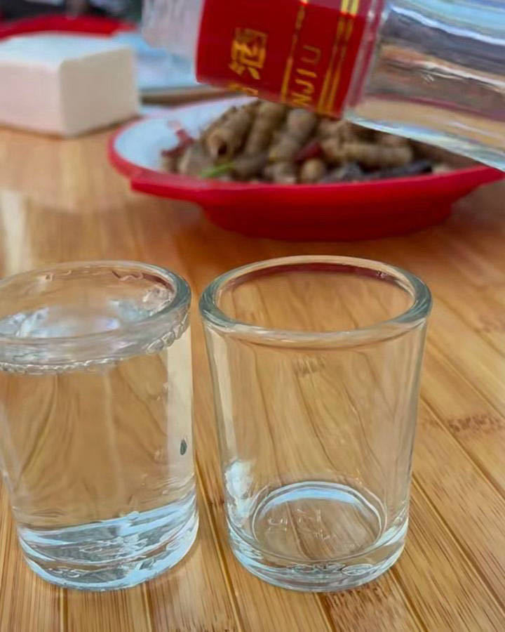 完全酒杯腿 