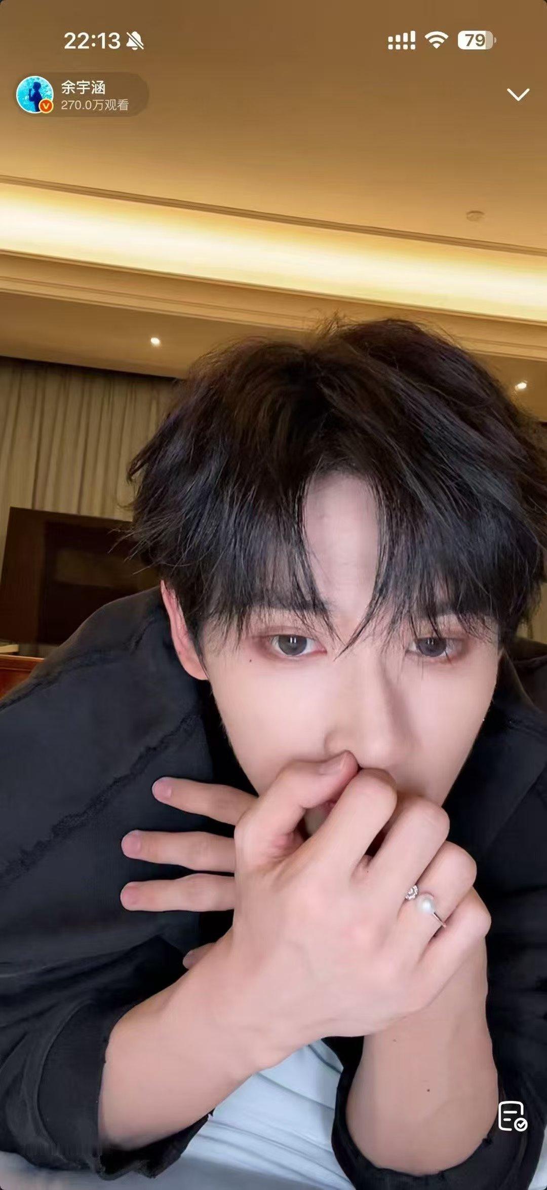 余宇涵下班直播 内娱活人余宇涵又来直播宠粉了！下班直播全程分享生活碎片，聊工作里