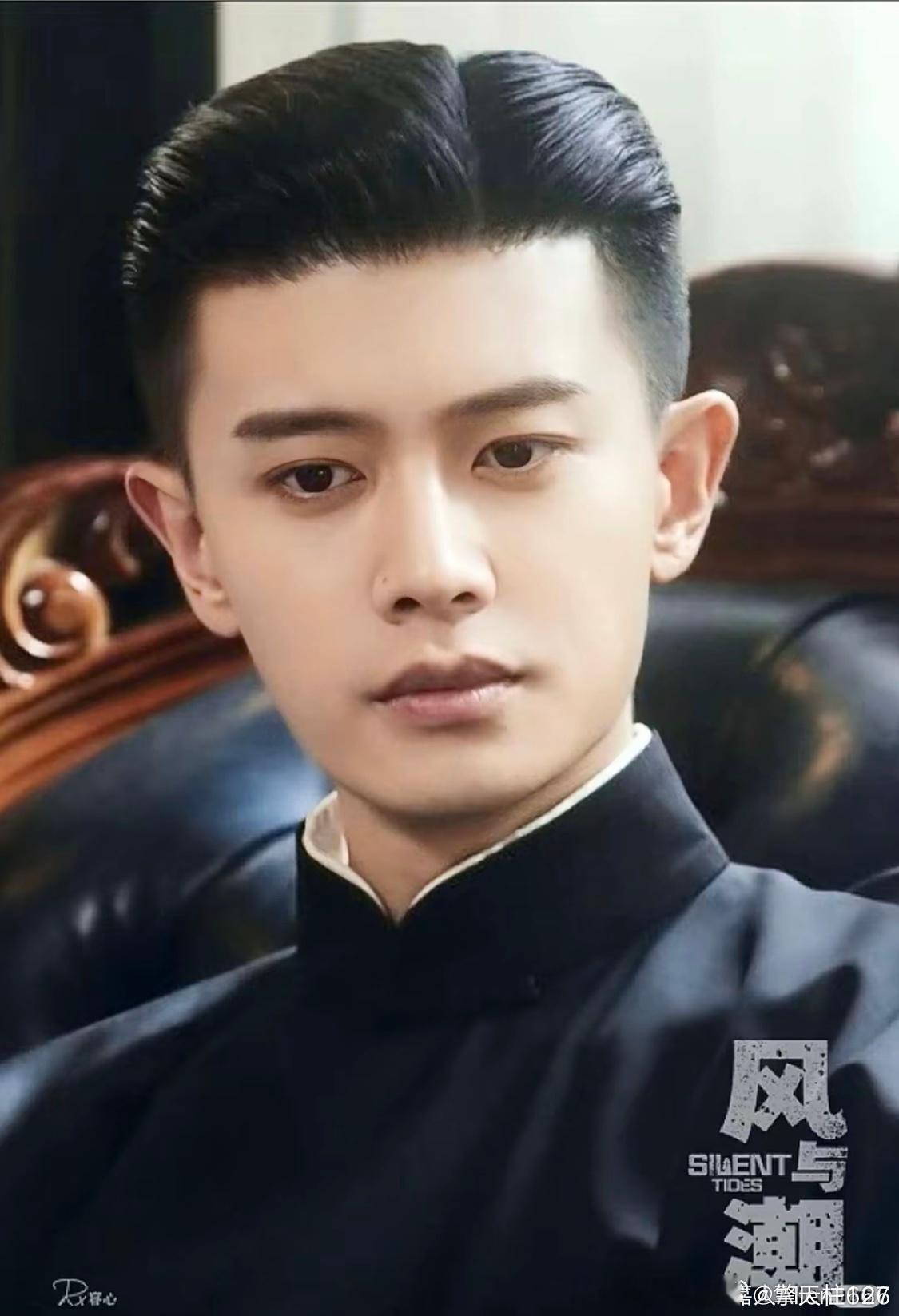 任嘉伦任嘉伦  rjletro全球品牌代言人任嘉伦 rjltasaki塔思琦中国