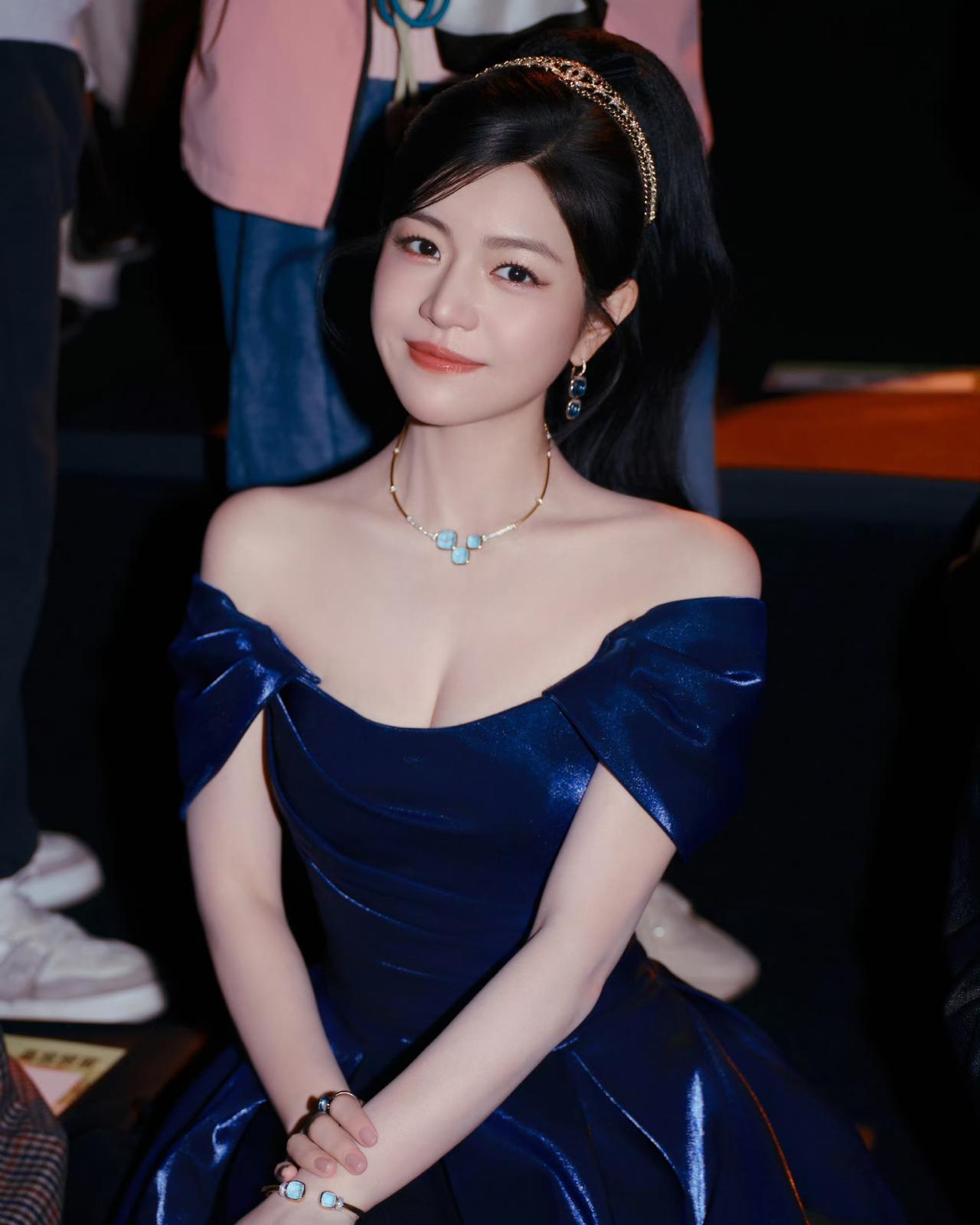 很美哦！妍希公主nim[奸笑]
陈妍希