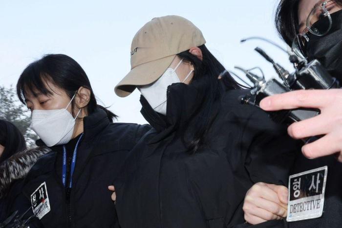 【韩蛇蝎美人旅馆诱杀男子致2死1伤，被捕后涨粉50倍，曾用AI精密策划杀人步骤】