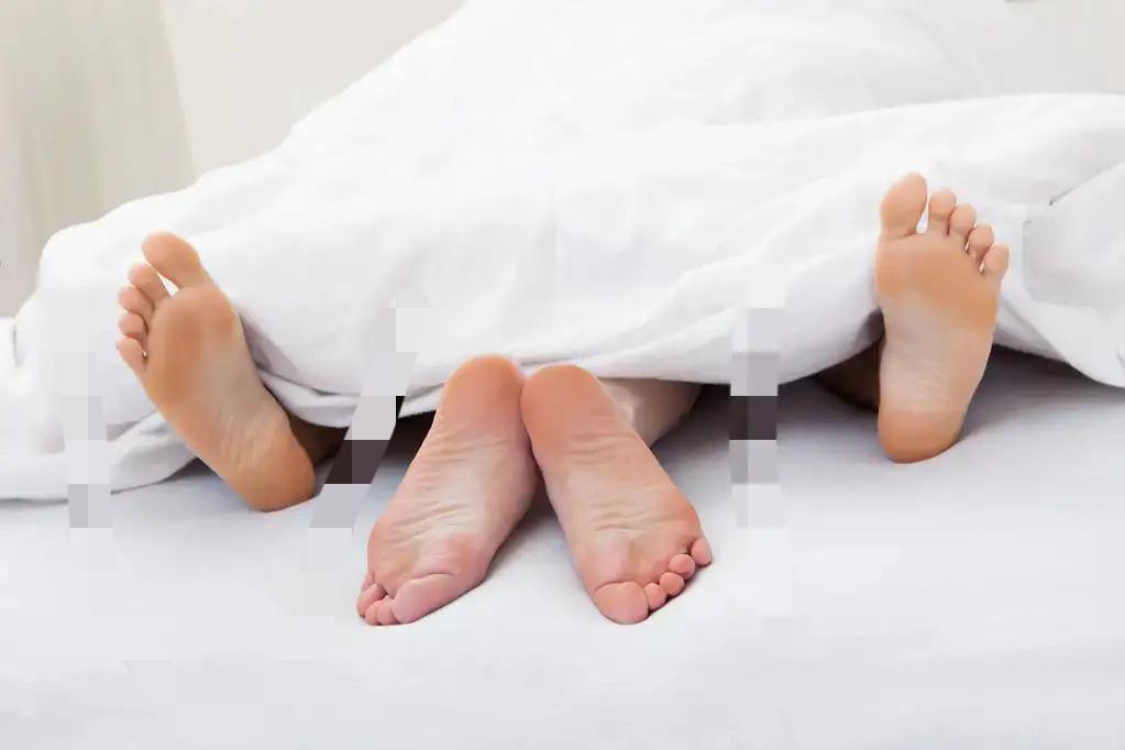 江苏一男技师跟女顾客发生关系，竟拍下视频后敲诈女子

江苏男技师的龌龊事：和女顾