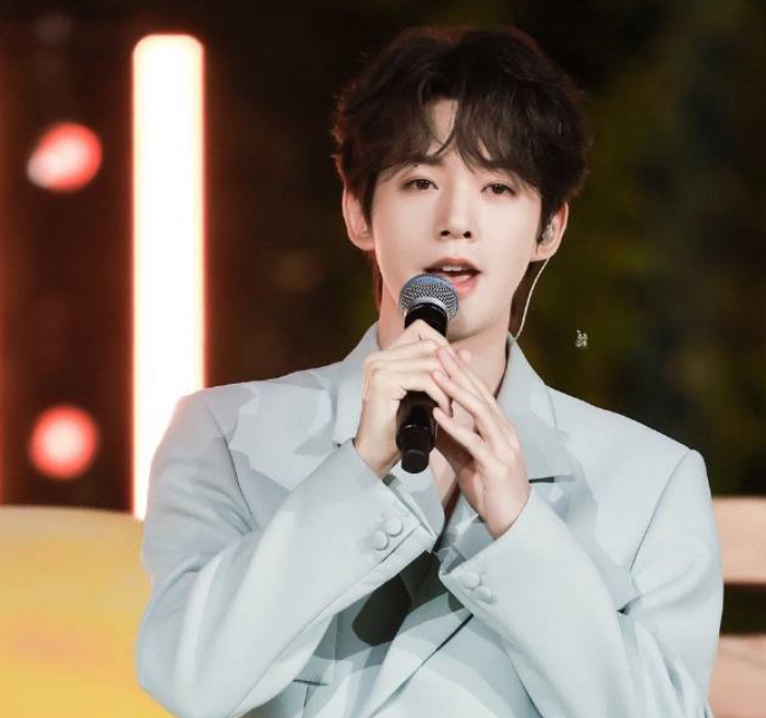 邓为又要参加央视五四晚会的录制了，说明什么，人品好，形象好，有群众基础，收视率也