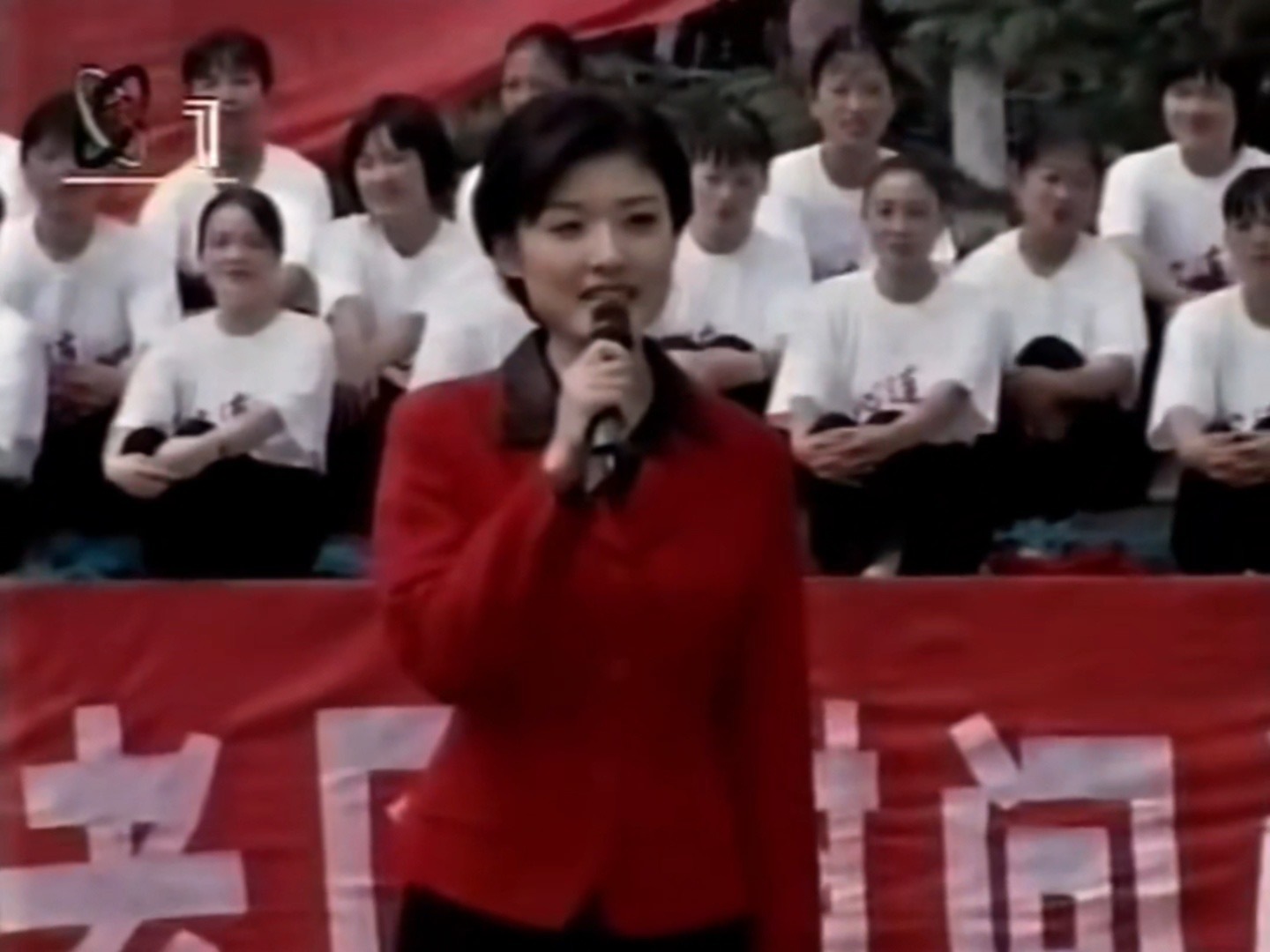 周涛回应不上春晚 周涛说自己像“晚霞”那段真的一下听得人很感慨，她没有怀念过去的