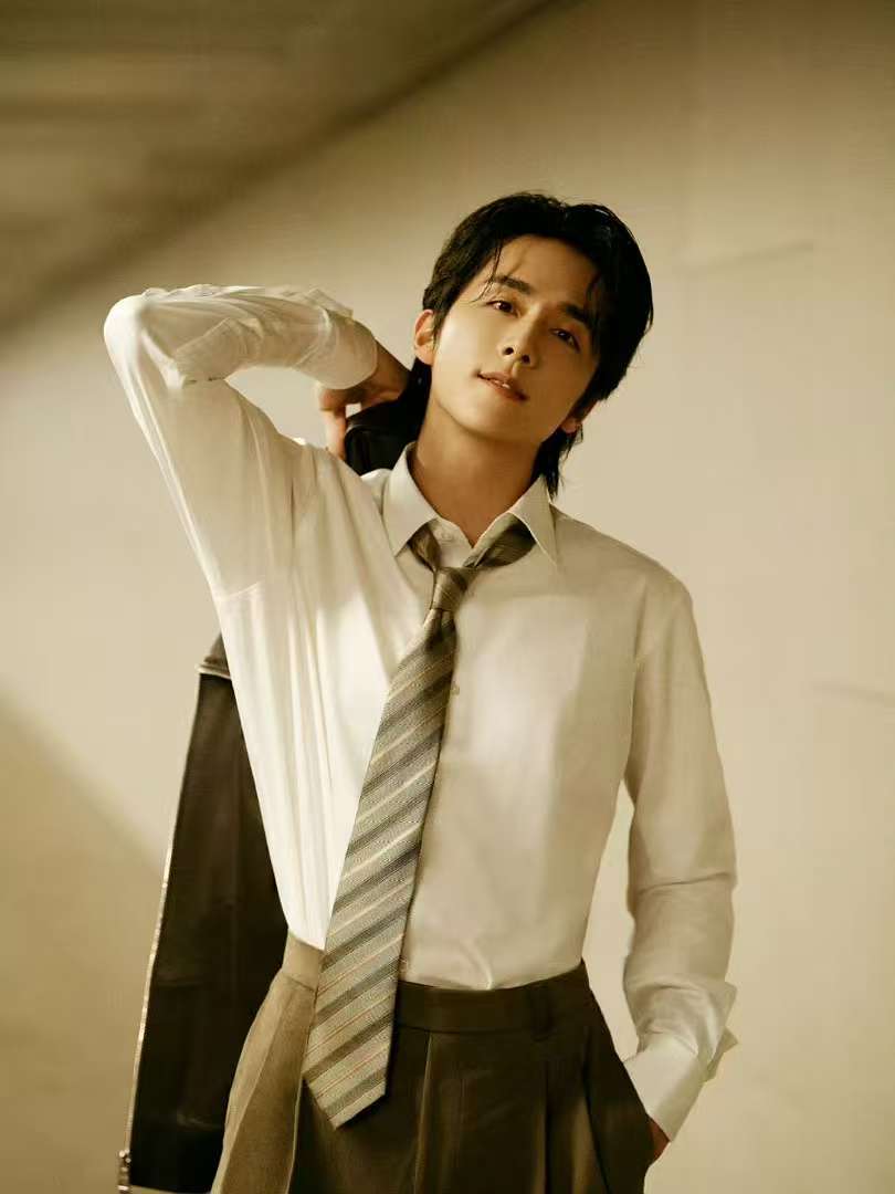 张新成我让你贵贵地活 张新成在秋雪直播里的神接梗太绝了！本该接狠台词的他，突然冒