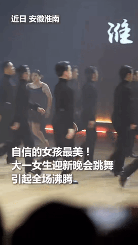 大一新生国标舞女孩王香峦火到人民日报了
不是因为人有多美多漂亮
而是因为让大众知