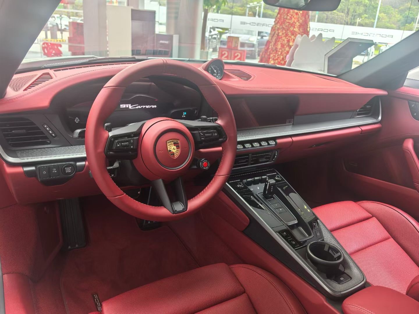 911 现车熊猫配色，仅此一台白色配波尔多红内饰 