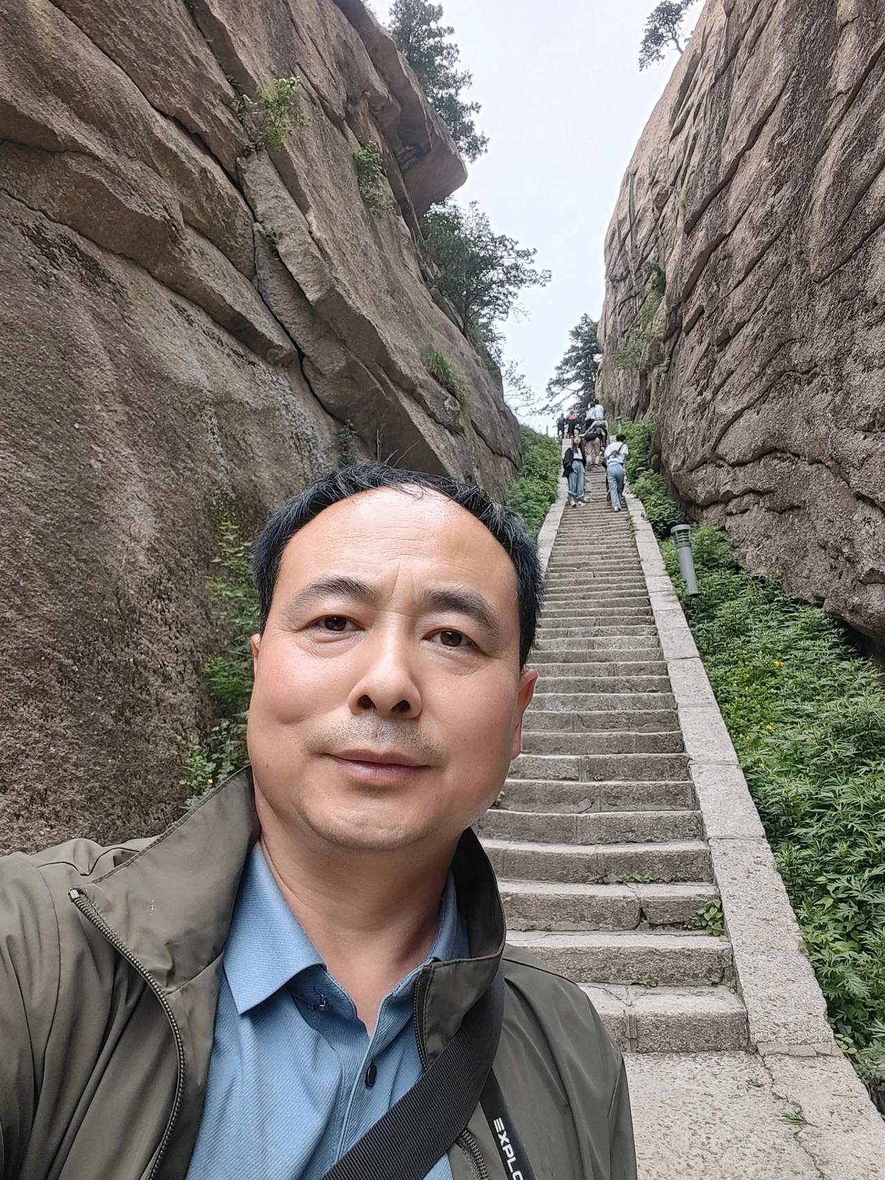 端午节爬上华山欣赏关中八景之一“华岳仙掌”。祝朋友们端午安康！#华山的美景#