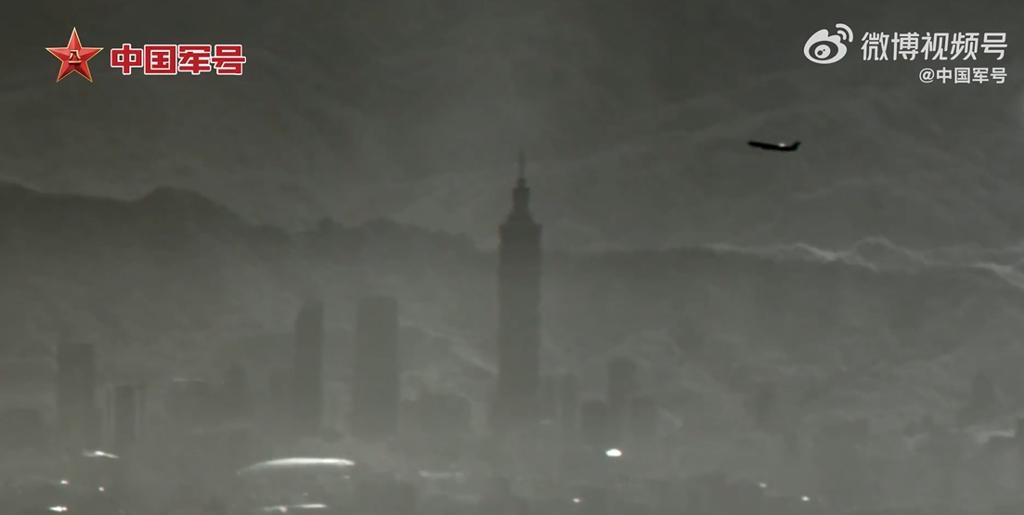 解放军围岛演习
谁的责任？
岛内吵翻了，网络投票8.6万人，一面倒点他的名

解