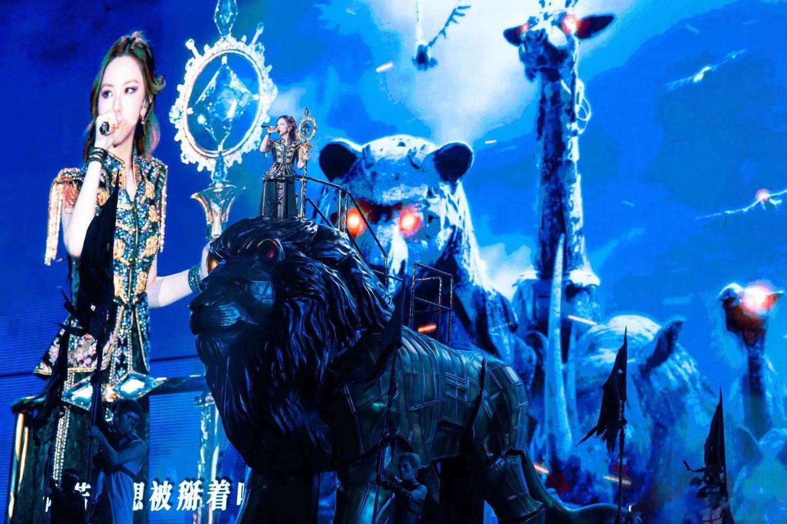 邓紫棋海阔天空格局打开了 从舞台到歌词里的温度，解解用《海阔天空》讲透了格局：不