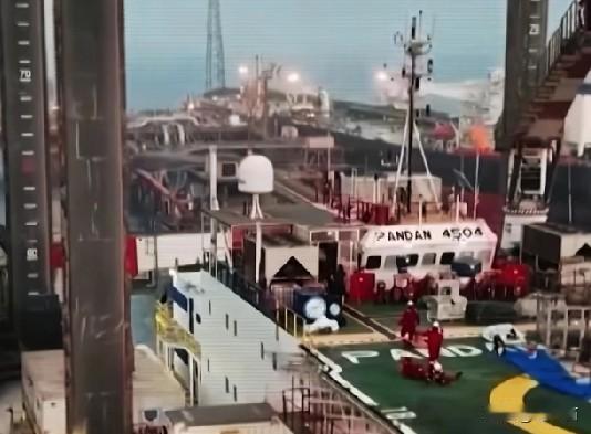 美国能不能带个头，把自己的核武器全消毁！核武器本来就对人类生存产生威胁。
美国国