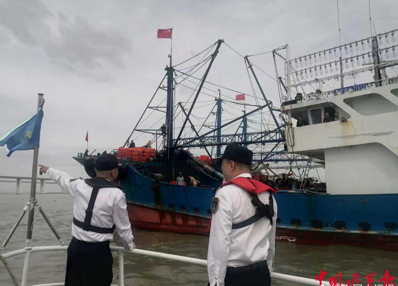 【全力防御台风“凤凰”广东 60条客渡运航线已停航】据气象部门预测，今年第26号