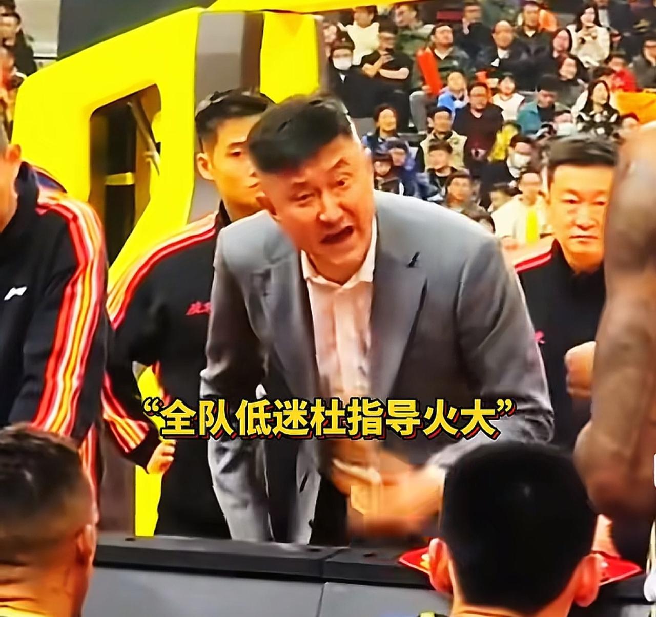 在长周期的篮球联赛里面，任何先进的战术都可以复制，但球员不可复制。很多球迷对杜锋