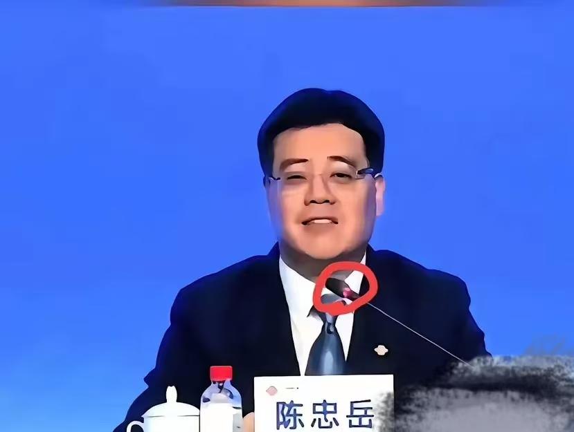 看到移动这公告，真的是看傻眼了！

新掌门陈忠岳，前脚刚离任联通，后脚就跨进了移